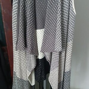 Black and White Patterned Sleeveless Cardigan